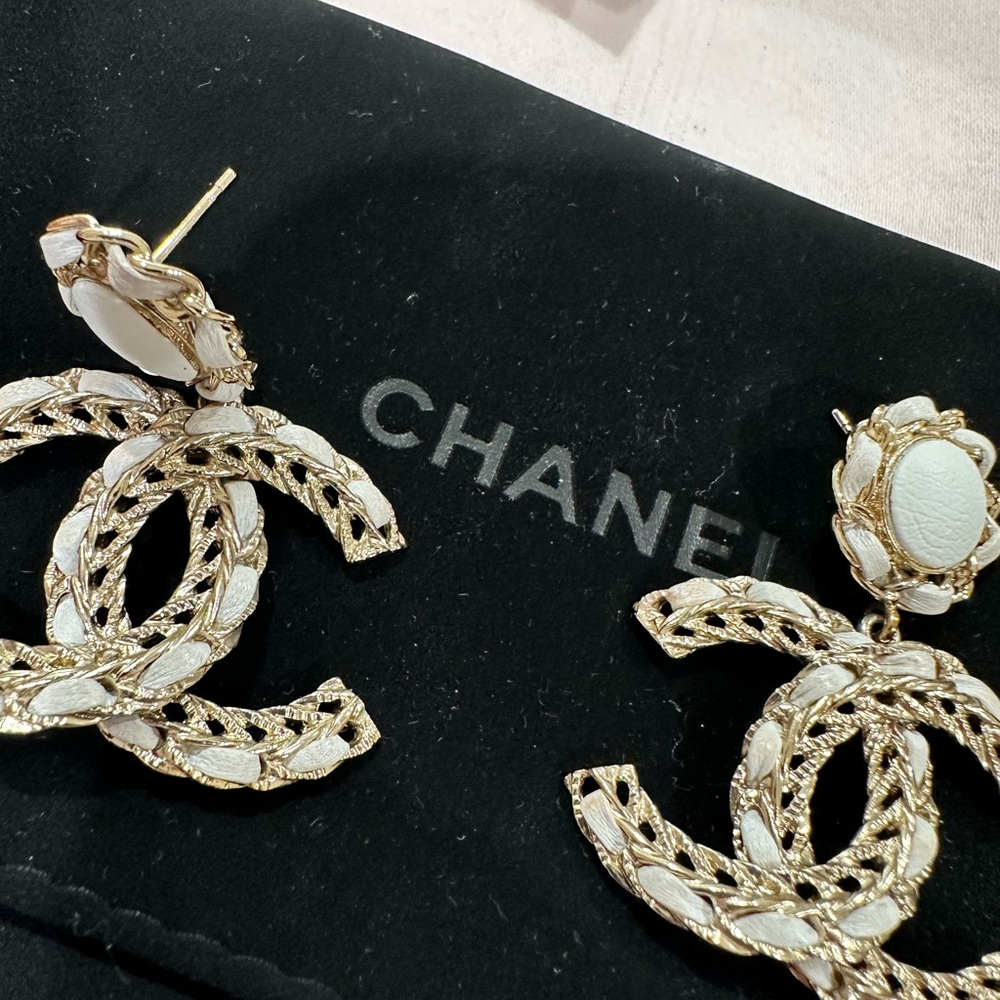 Chanel Earrings - Picture 4 of 6